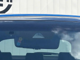 【プリクラッシュセーフティ】前方の車両等を検知し、衝突しそうな時は警報で注意を促し、ブレーキを踏む力をサポート。ブレーキを踏めなかった場合は衝突被害軽減ブレーキが作動、衝突回避をサポートします。