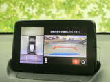 後方確認をサポートするモニターは、安全な運転に貢献。狭い道や駐車時も安心です。駐車時の安全確保に役立ちます。