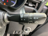 操作しやすい位置に配置されたウインカーレバー。スムーズな操作で、安全な車線変更をサポートします。直感的に使える設計です。