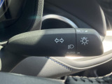 操作しやすい位置に配置されたウインカーレバー。スムーズな操作で、安全な車線変更をサポートします。
