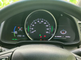 視認性の高いメーターで、運転に必要な情報をしっかり確認できます。運転席をスタイリッシュに演出するデザインです。