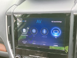 お好みの音楽を高品質で楽しめるオーディオシステム。様々なソースに対応し、車内をコンサートホールのような空間に変えます。