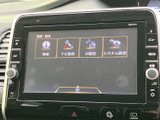 様々な情報を表示できるモニター画面は、運転をサポートするだけでなく、快適な車内空間を演出します。