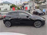 車両右側面です。