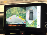 【パノラミックビューモニター】専用のカメラにより、上から見下ろしたような視点で360度クルマの周囲を確認することができます☆死角部分も確認しやすく、狭い場所での切り返しや駐車もスムーズに行えます。