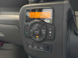 夏でも冬でもお好みの温度に設定しておけば、AUTO ボタンひとつで快適な車内空間へ!風の強さや温度、内外気の切り替えも自動で調整してくれます♪こちらのお車はシートヒーター機能付きです!