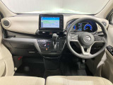運転席からの視界が左右に広く隅々まではっきりと見渡せます。車の前端も把握しやすく安心して運転できます。