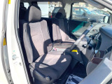 運転席シート廻りは使用感も少なく、良好な状態となっています。前オーナー様が丁寧に使っていたことがよくわかりますね。
