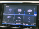 お気に入りの音楽やラジオを、高音質で楽しめます。多彩な接続方法に対応し、様々なメディアを再生可能です。
