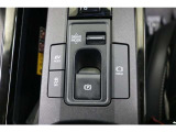 燃費優先のECO、走りと燃費のバランスに優れたNORMAL、俊敏でパワフルなPOWER。気分や走行状況に合わせて走りを選べます。夜間など、静かに走行したい時にはモーターで動くEVへ切替えも出来ます。
