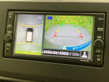後方の状況を安全に確認できるバックモニター。狭い駐車場でも、スムーズな駐車をサポートします。安全運転に貢献します。