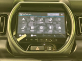 車両情報や各種設定を直感的に操作できるモニター。見やすい表示で、安全な運転をサポートします。日常の使い勝手を高める工夫が満載です。
