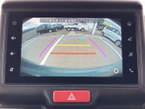バックカメラの映像により、駐車時の安全性が向上します。ガイドライン表示で、狭い場所でも安心して駐車操作ができます。