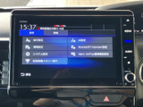 車両の設定や各種情報を確認できるモニター。操作も簡単で、直感的に設定変更が可能です。快適なドライブをサポートします。