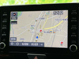 鮮明な地図表示で、目的地までスムーズに案内してくれます。交通情報もリアルタイムで確認できるので、渋滞を避けたルート選択も可能です。