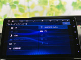 多様なオーディオソースに対応し、お好みの音楽を楽しめます。Bluetooth接続で、スマホの音楽も簡単に再生可能です。快適なドライブに。