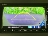 後方の視界を広げ、安全な駐車をサポートします。ガイドライン表示で、狭い場所でもスムーズな駐車操作が可能です。運転に自信がない方にもおすすめです。