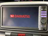 使いやすいインターフェースで、快適なドライブをサポート。オーディオ機能も充実しており、お気に入りの音楽を楽しみながら移動できます。操作も簡単です。