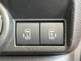 【両側パワースライドドア】スマートキーや運転席のスイッチで後席両側スライドドアの開閉が可能♪電動だから力を入れてドアを開ける必要が無く、小さなお子様でも簡単に開け閉めでき快適です♪