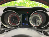 視認性の高いメーター類で、運転に必要な情報をしっかりと確認できます。運転状況が一目で分かります。