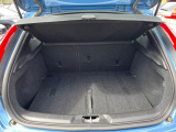 普段のお買い物や通勤、送迎等に十分な荷室スペースを確保しております。セカンドシートを倒すと、大きな荷物の積載も可能です。