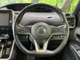 【純正革巻きステアリング】上質な革を使用することで、手にしっかり馴染みとても運転しやすいハンドルです♪