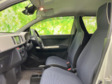 シンプルで機能的な内装。使いやすい配置で、快適な運転をサポートします。