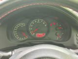 視認性の高いメーター類で、運転に必要な情報をしっかり確認できます。スポーティなデザインで、運転するたびに気分が上がります。