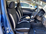 運転席からの視界は良好で、操作性にも優れています。長距離ドライブでも疲れにくい、快適な空間です。