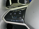 Travel Assist。設定した速度を上限に自動で加減速し、一定の車間距離,およ走行レーンを保つことでロングドライブの疲労を軽減します。