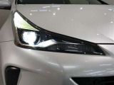 LEDヘッドライトです。デザイン性がよくとても明るいので、夜間の走行や悪天候でも安心です。しかも長寿命!