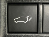 【パワーバックドア】スマートキーや運転席のボタンを押すだけでリアゲートが自動で開閉します!荷物を持っている時や、高い位置にあるバックドアを閉める際に便利な機能です♪