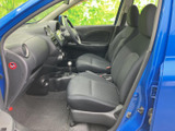 シンプルで機能的な内装で、使いやすさを追求。運転に必要な情報を分かりやすく表示し、安全運転をサポートします。快適なドライブを演出します。