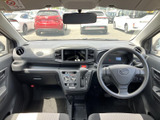 運転席からの視界は広く、運転しやすい環境です。シンプルなデザインで、操作性も抜群。快適なドライブをサポートいたします。
