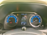 視認性の高いメーターで、運転に必要な情報を一目で確認できます。運転状況を把握しやすく、安全運転をサポートします。