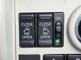 【両側パワースライドドア】スマートキーや運転席のスイッチで後席両側スライドドアの開閉が可能♪電動だから力を入れてドアを開ける必要が無く、小さなお子様でも簡単に開け閉めでき快適です♪
