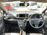ドライバー視界を妨げない、広々とした室内空間。運転に必要な情報がひと目で確認できる、シンプルなインストルメントパネルです。