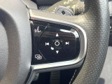 【ステアリングスイッチ】運転中、前方から目線をそらさずにオーディオ等の操作ができるよう、適切に配置されたスイッチ類。安心&快適なドライブを演出してくれる便利な機能です。