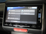 ナビゲーションは純正メモリーナビ(VXM-142VFi)を装着しております。AM、FM、CD、DVD再生、Bluetooth、フルセグTVがご使用いただけます。初めて訪れた場所でも安心ですね!