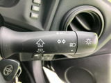 操作しやすいウインカーレバーで、安全な車線変更をサポートします。直感的な操作感で、運転に集中できます。
