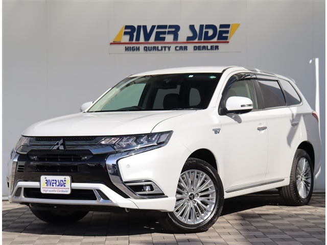アウトランダーPHEV 2.4 G プラスパッケージ 4WD SDナビフルセグDVD再生ブルートゥー...
