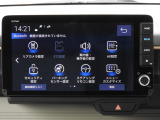 ★メニュー画面★車両設定・ナビ設定はこちらの画面から。シンプルな表示で目的の項目までスムーズにたどり着けます。メニューカスタマイズでは、自分好みにアイコンを配置することが可能です!