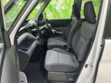 運転しやすいように設計されたコックピット。操作系の配置も適切で、集中して運転に臨めます。快適なドライビングをサポートします。