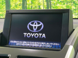 【メーカー純正8型ナビ】インテリアに溶け込むスタイリッシュな「専用設計」メーカーナビを装備♪視認性や操作性など基本性能にも優れ、より上質なカーライフをお楽しみいただけます。
