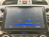 多彩な表示モードで、運転中の情報もエンターテイメントも快適に。SDカードやBluetooth接続で、お好みの音楽をお楽しみください。