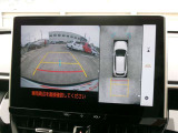 全周囲モニター付きですので、上から見たような映像も確認できます。(補助装置になりますので、目視でもご確認ください)