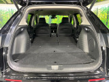 【パワーバックドア】スマートキーや運転席のボタンを押すだけでリアゲートが自動で開閉します!荷物を持っている時や、高い位置にあるバックドアを閉める際に便利な機能です♪
