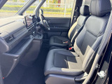 運転しやすいように設計された空間。視界が広く、操作性にも優れています。快適なドライブをサポートする機能が充実しています。