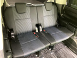 3列目シートも大人でも十分なスペースを確保。多人数乗車時でも快適な移動が可能です。