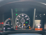 視認性の高いメーター類で、運転状況を的確に把握できます。運転に集中できる、シンプルで機能的なデザインです。